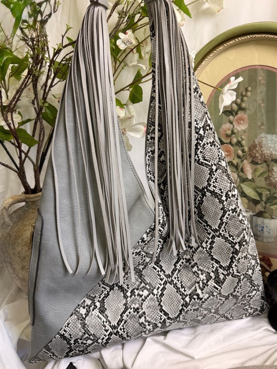 Unbranded Handbags - Fringed Snake-Print Shoulder boho tote Bag in Light Gray faux leather